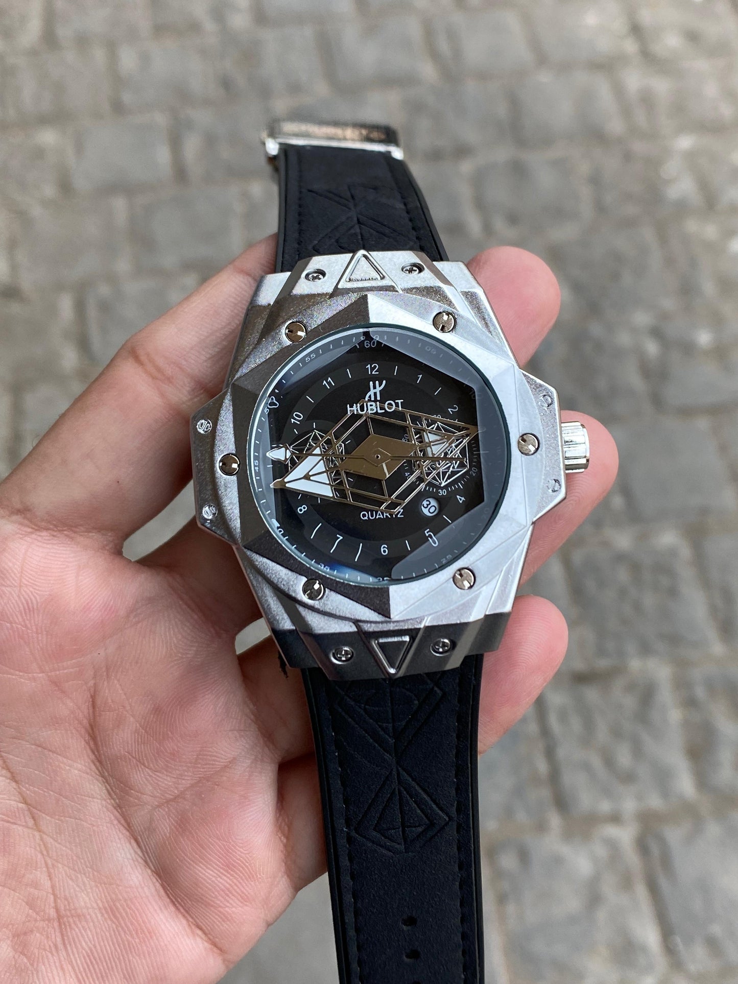 Hu-b-lot Spider Black Dial Rubber Belt Analog Watch For Men's