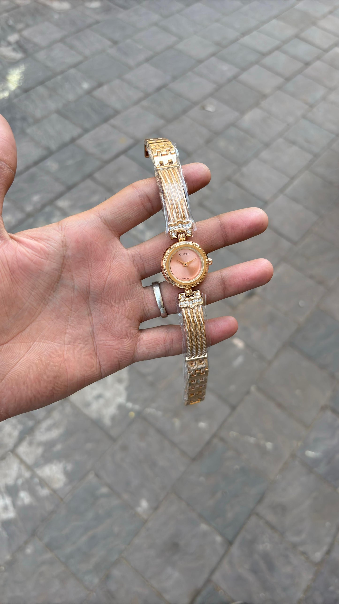 Gu-c-ci Pink Dial Analog Metal Belt Watch For Women's