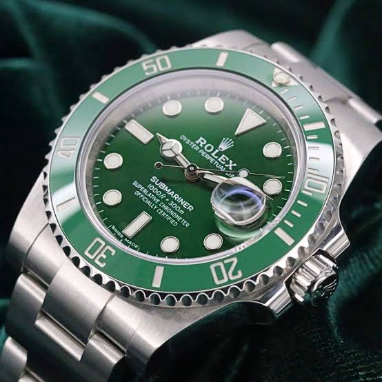 Rolex Submariner Analog Green Dial Round  Men's Watch